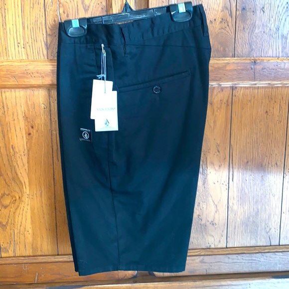 NEW⭐️VOLCOM Mens SHORTS 30” Waist “Frickin Modern Black Chino” - Picture 4 of 16